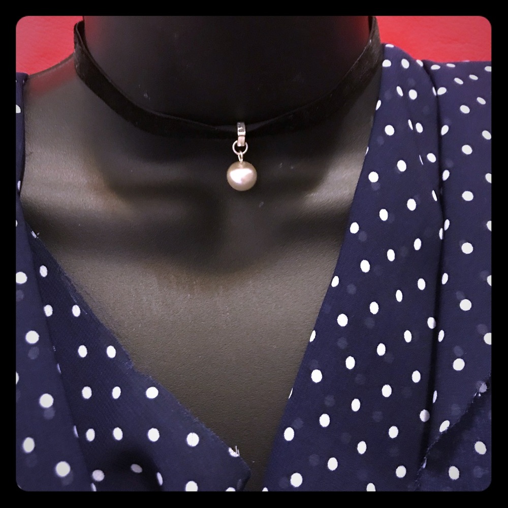 Pearl neck choker